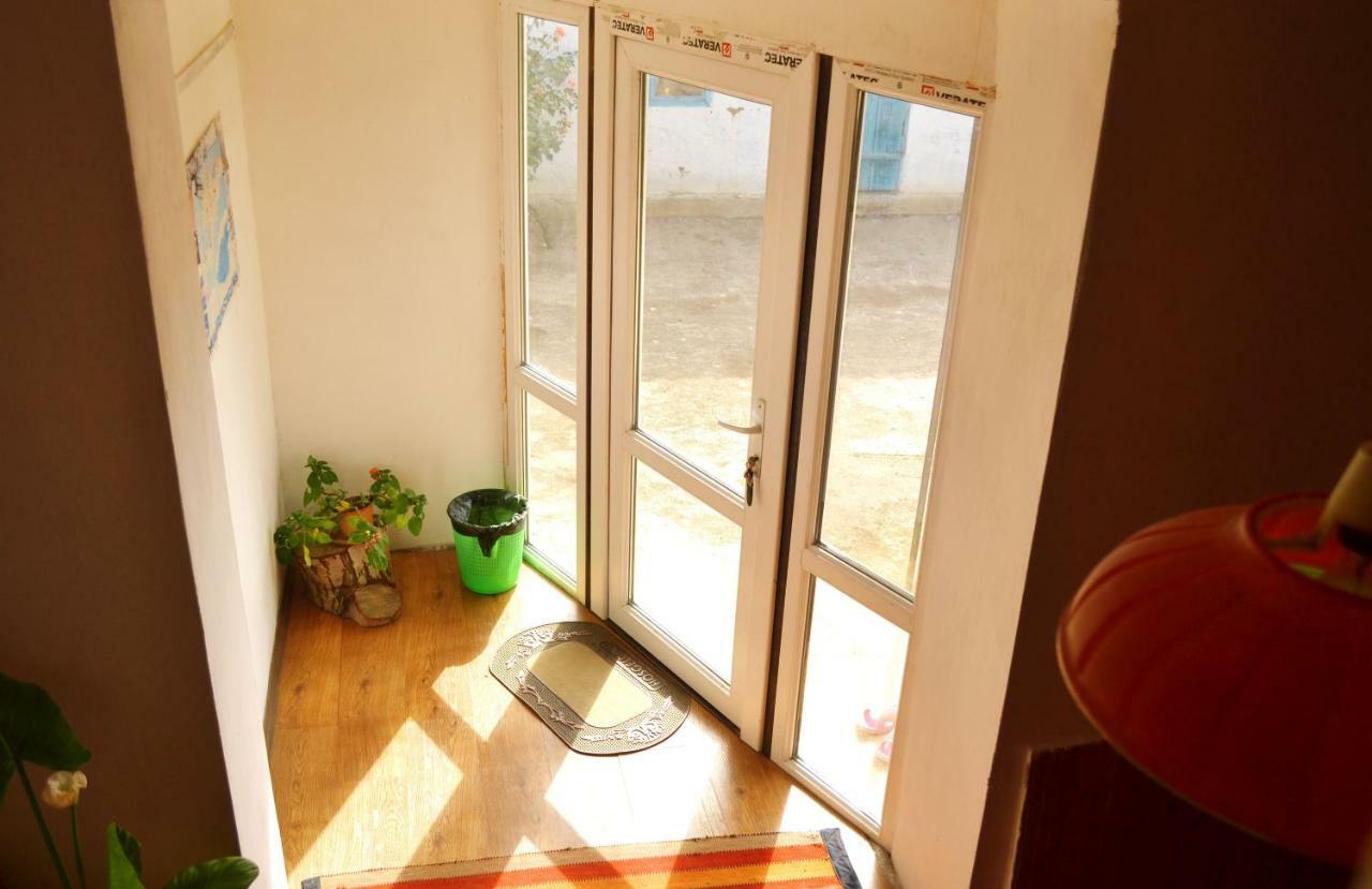 Guesthouse Bermet Tong Exterior foto